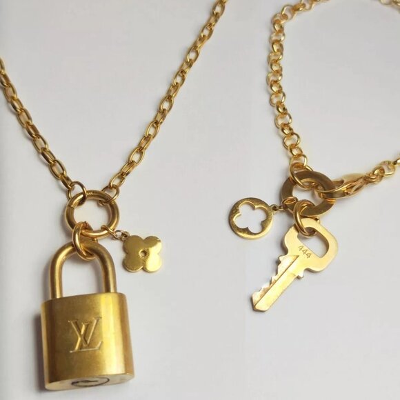COPY - Louis Vuitton Authentic Lock & Key With Necklace & Bracelet Flower Pende… - Picture 2 of 6